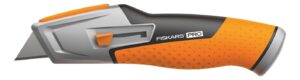 Nůž s vysouvací čepelí Fiskars CarbonMax FISKARS